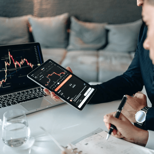 Luxenora crypto investment experts team